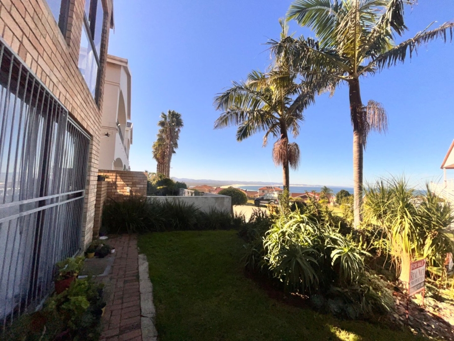 6 Bedroom Property for Sale in Wavecrest Eastern Cape